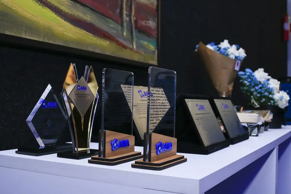 Troféus e placas comemorativas da ABA